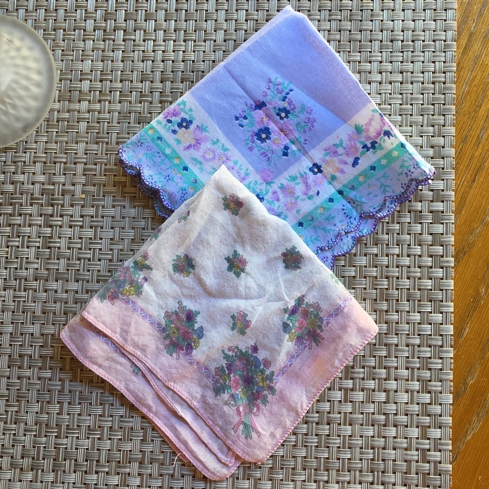 Vintage Floral Handkerchief Lot – Assorted Ladies Hankies – Cottagecore Linens - Picture 3 of 4